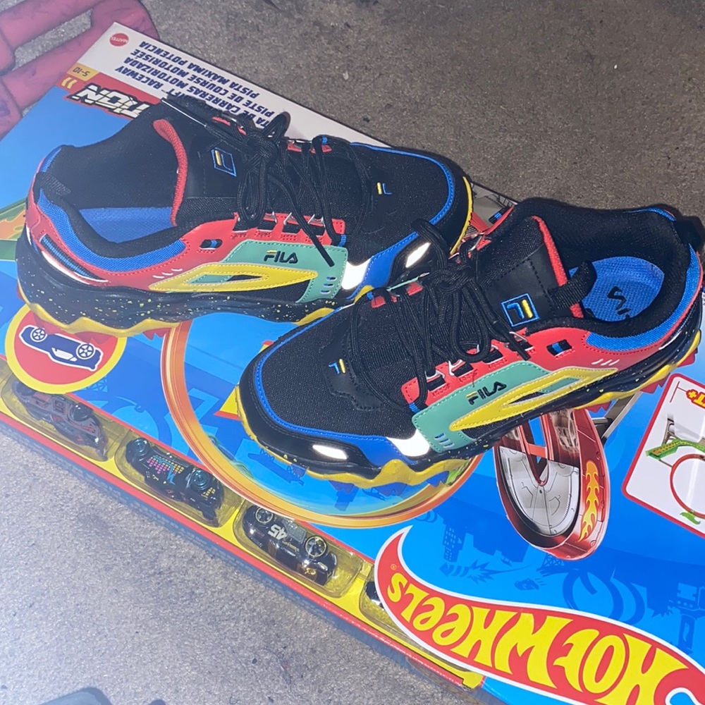 Have a lot a lot of shoes so trying to sell them